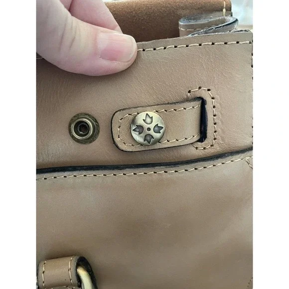 NWOT Gorgeous Patricia Nash Vienna Satchel Italian Leather Hand Bag Biscuit​